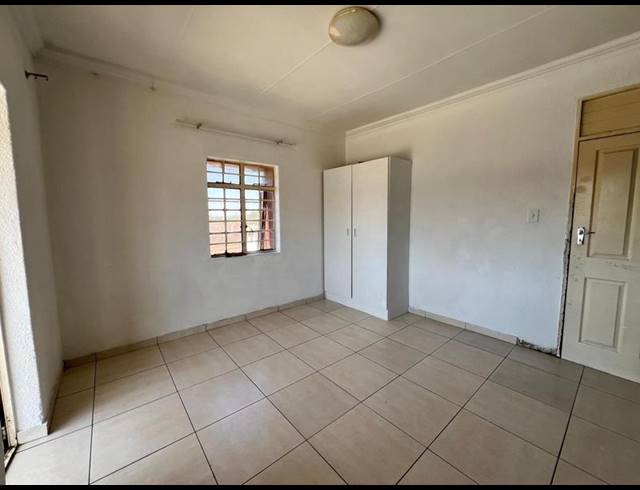 8 BEDROOM HOUSE FOR SALE IN LAUDIUM